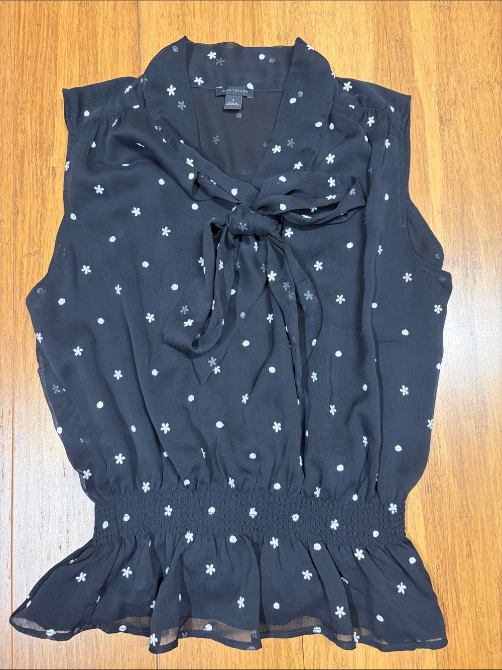 Ann Taylor Black Sleeveless Tie-Neck Floral Dot Blouse size Small